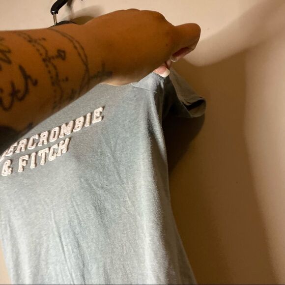 ABERCROMBIE & Fitch White Letters Baby Blue Short Sleeve Classic Shirt - Picture 7 of 11
